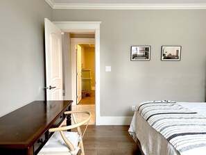 Schreibtisch, kostenloses WLAN, Bettwäsche