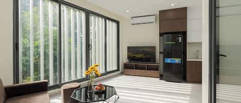 32 inci televisyen skrin rata dengan kabel