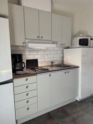 Basic Villa, Garden View | Private kitchen - Åhus Havsvillor (Aahus)