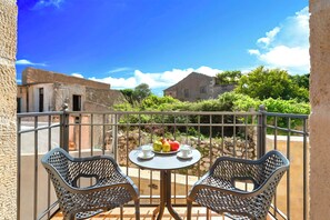 Outdoor dining - Roustico Luxury Villa Private Pool and Heated Whirlpool (Rethymnon)