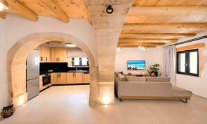 Smart TV - Roustico Luxury Villa Heated Pool and Whirlpool (Rethymnon)