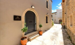 Exterior detail - Roustico Luxury Villa Heated Pool and Whirlpool (Rethymnon)