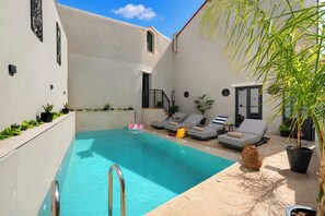 Piscine extérieure, piscine chauffée
