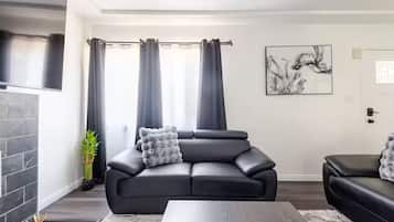 Smart TV, fireplace, stereo