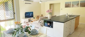 Riverview Modern Haven | Entire 4BR Home