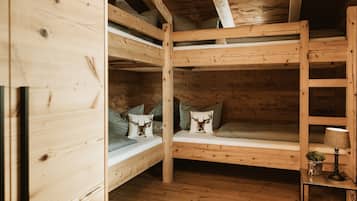 Chalet | 2 kamar tidur dan dilengkapi dengan perabotan berbeda-beda