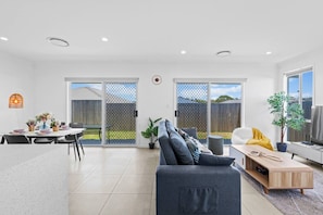 TV - Modern Logan Reserve Retreat (Logan Reserve)