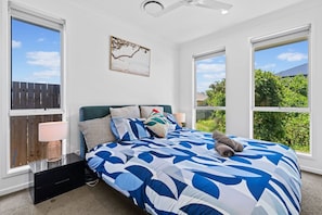 Desk, WiFi - Modern Logan Reserve Retreat (Logan Reserve)