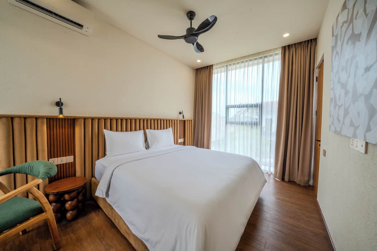 Luxury-Villa, 1 Schlafzimmer | Schreibtisch, laptopgeeigneter Arbeitsplatz, kostenloses WLAN