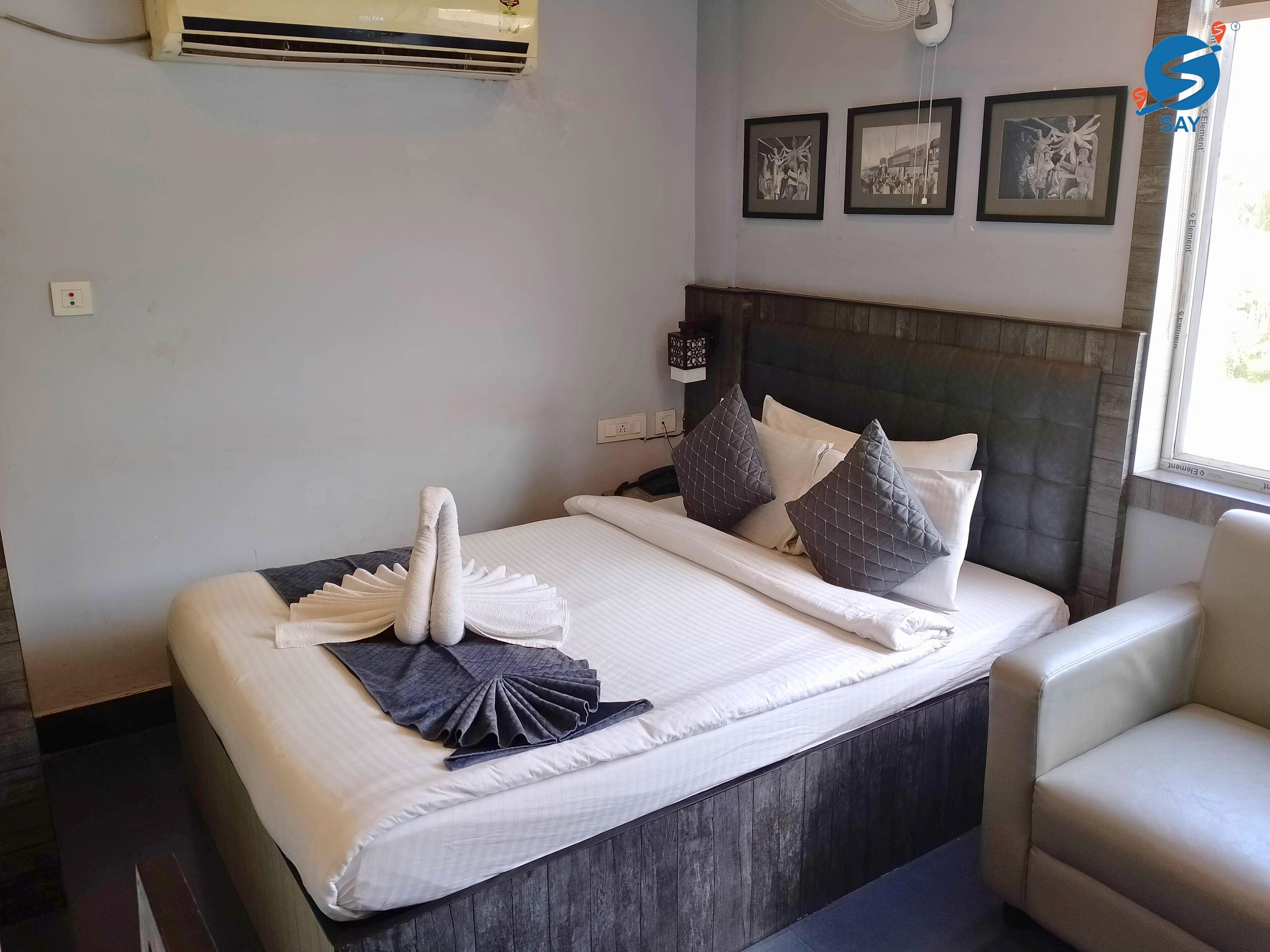 Espacio para trabajar con laptop y wifi gratis 