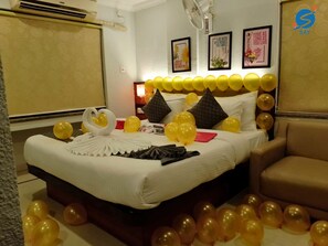 Laptop workspace, free WiFi - Say Moments (Kolkata)