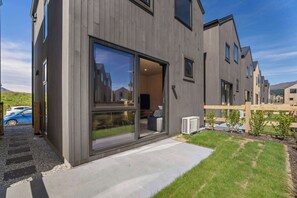 Exterior - Frankton Escape on Shearers (Queenstown)