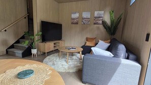 Een televisie en een kantoor