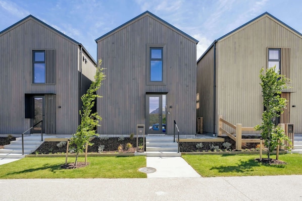 Exterior - Frankton Escape on Shearers (Queenstown)