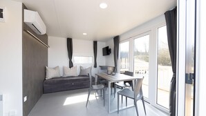 Mobile Home | Living room - Stylisches Mobilehome im Vital Camp Bayerbach (Bayerbach)