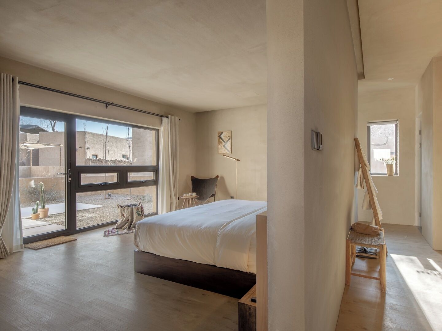 经典双人房, 庭院景观 | 迷你吧（备有免费物品）、办公桌、遮光窗帘、免费 WiFi