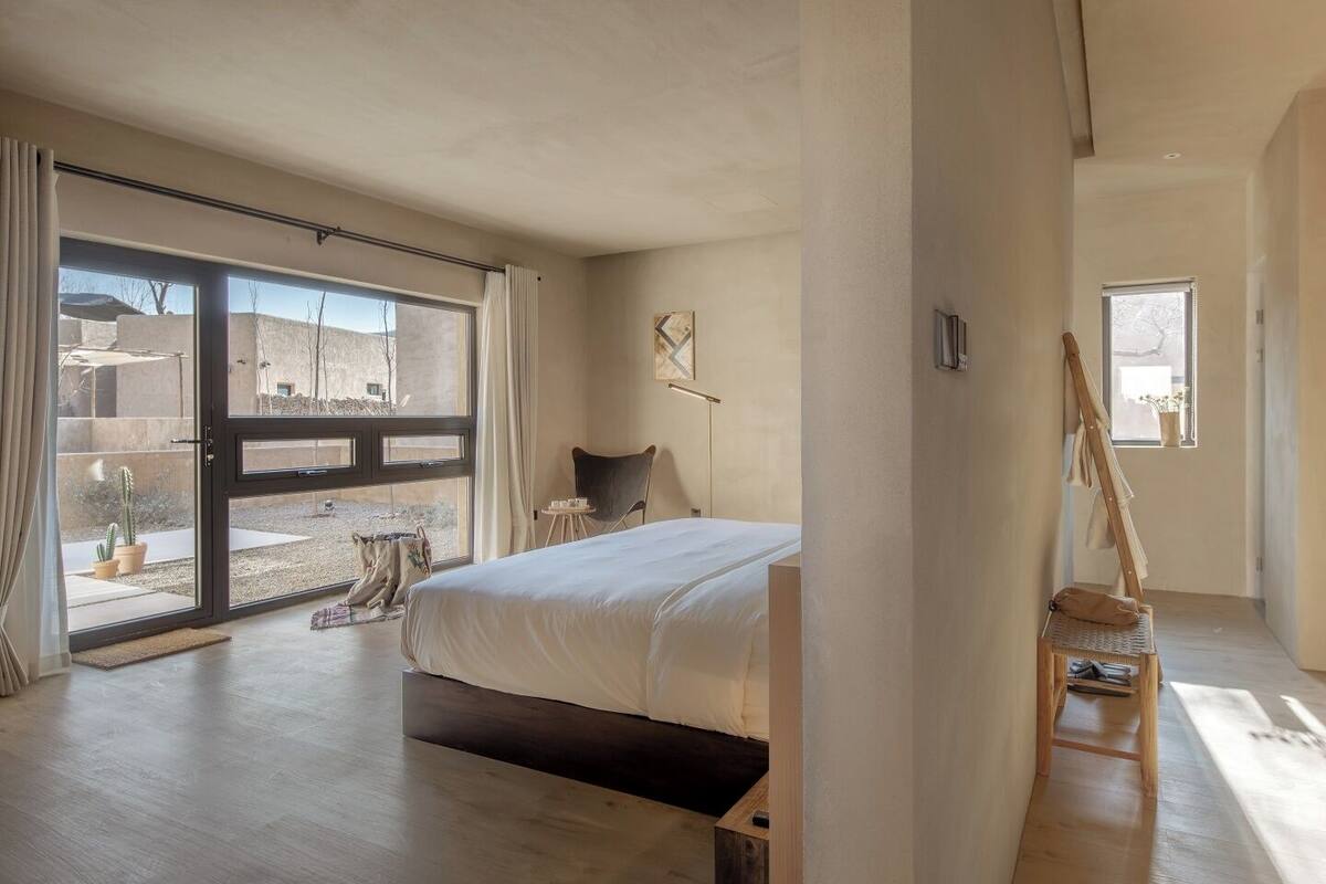 Classic-dobbeltværelse - udsigt til gårdsplads | Gratis minibar, skrivebord, mørklægningsgardiner, gratis Wi-Fi