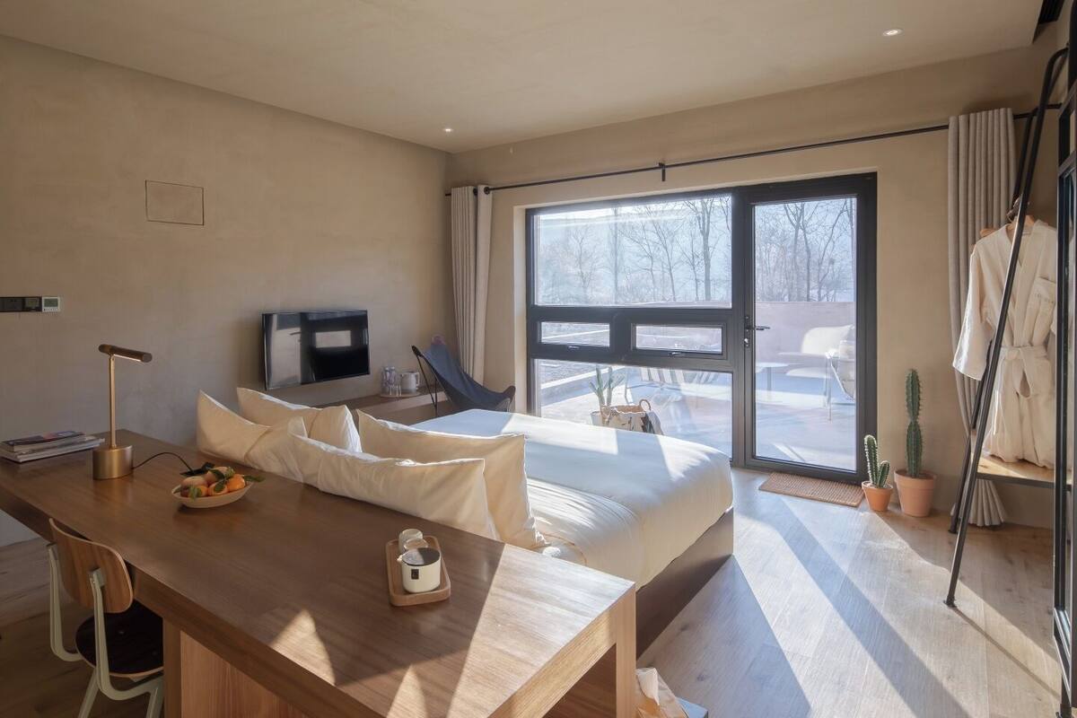 Romantik-dobbeltværelse - udsigt til gårdsplads | Gratis minibar, skrivebord, mørklægningsgardiner, gratis Wi-Fi