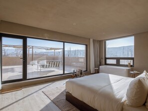 奢華雙人房, 山景 | 免費迷你吧、書桌、遮光布/窗簾、免費無線上網