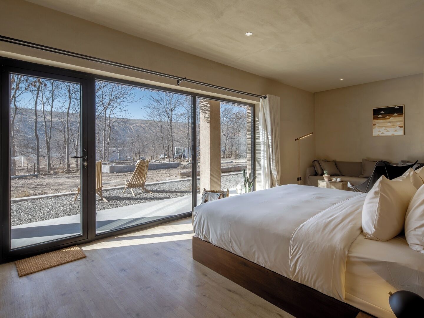 高級雙人房, 庭園景 | 羽絨被、迷你吧贈品、書桌、遮光窗簾/窗簾