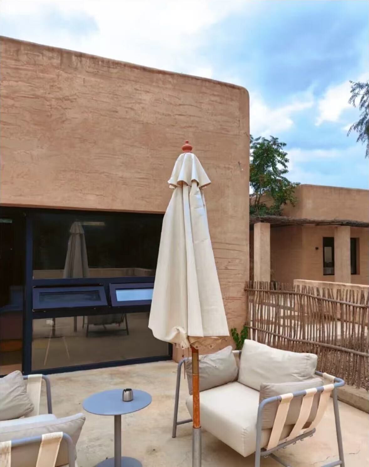 Phòng đôi phong cách lãng mạn, quang cảnh sân vườn | Hiên