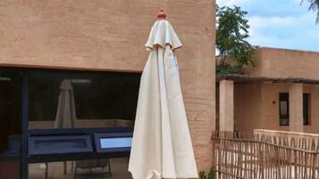 Phòng đôi phong cách lãng mạn, quang cảnh sân vườn | Hiên