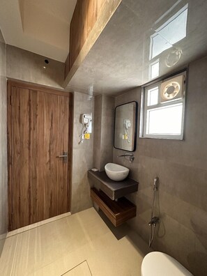 Dobbeltrom – deluxe, balkong | Skrivebord og wi-fi (inkludert)