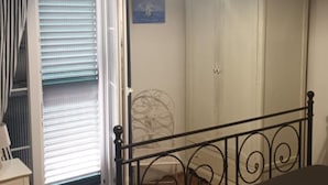 A room with a bed, a wardrobe, and a window with blinds. - Apartments Anna Biograd na Moru (Biograd na Moru)