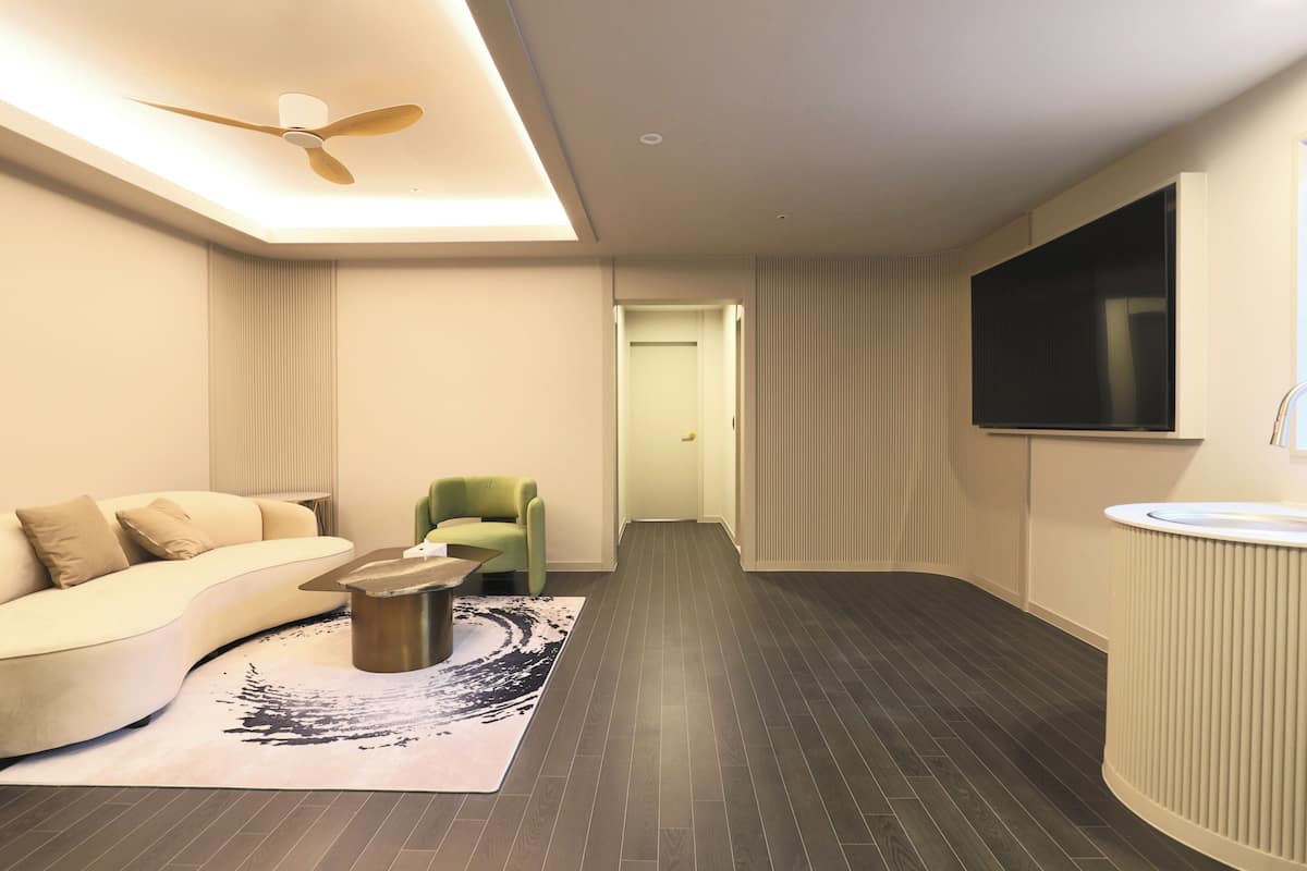 Family Penthouse, City View | Living area