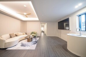 Family Penthouse, City View | Living area - Denbasta Hotel Guseo (Busan)