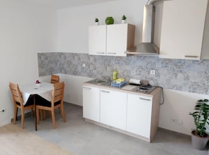 Studio (Studio Apartment With Balcony) | Wohnzimmer