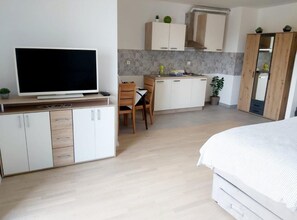 Studio (Studio Apartment With Balcony) | Wohnzimmer