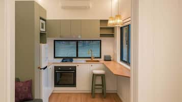 雪櫃、微波爐、焗爐、爐具