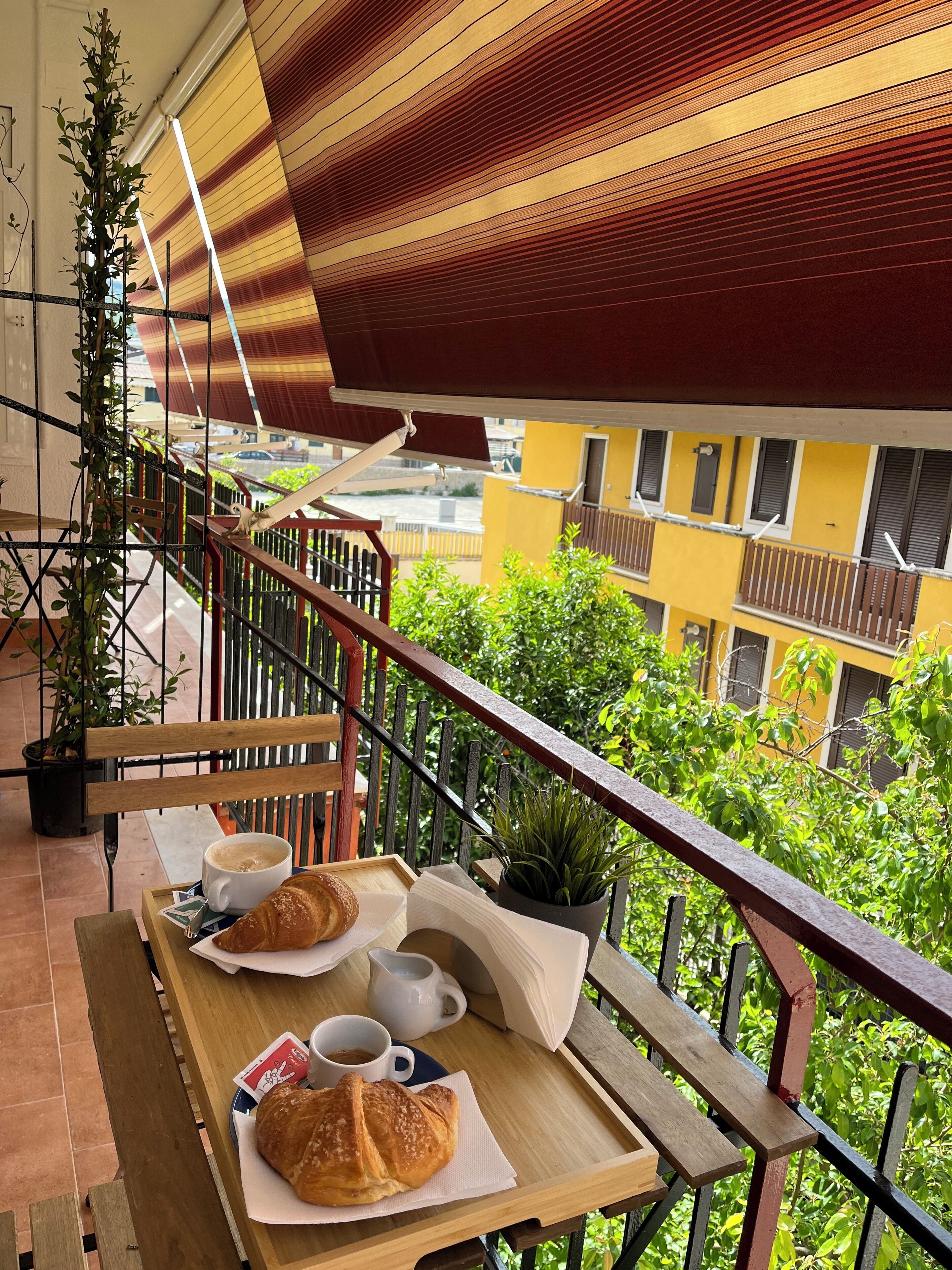 Standard Quadruple Room, Balcony, City View | Outdoor dining