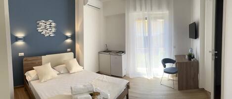 In-room safe, blackout curtains, free WiFi