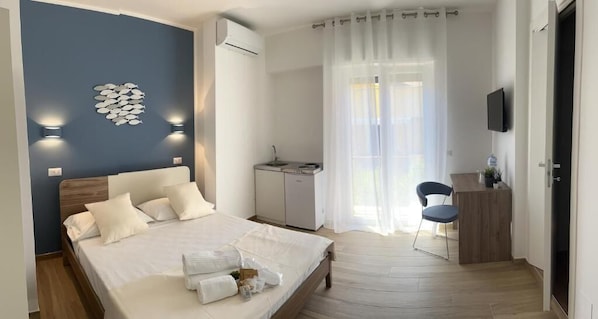 Deluxe Triple Room, Balcony, City View | In-room safe, blackout drapes, free WiFi - Oltremare Rooms Agropoli (Agropoli)