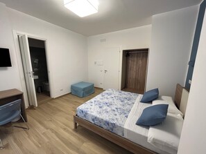 Deluxe Triple Room, Balcony, City View | In-room safe, blackout drapes, free WiFi - Oltremare Rooms Agropoli  (Agropoli)