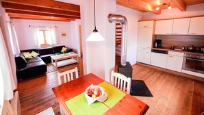 House | Living room - Geraumiges Ferienhaus im Landhausstil im Vital Camp Bayerbach (Bayerbach)