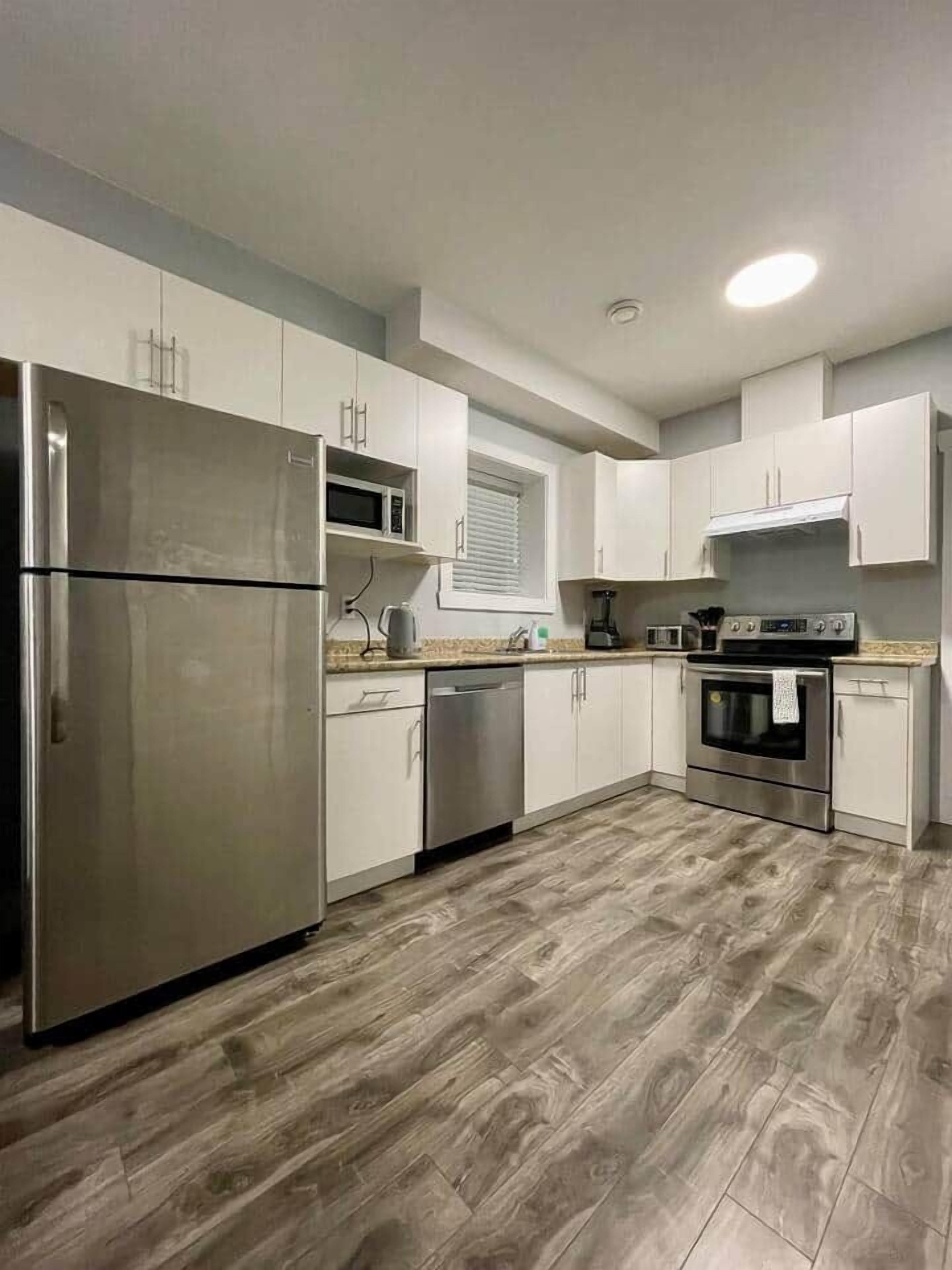 冰箱、微波炉、烤箱、炉灶