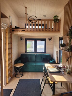 Smart TV - KE-Tiny Settlement House Buddy (Oerlenbach)