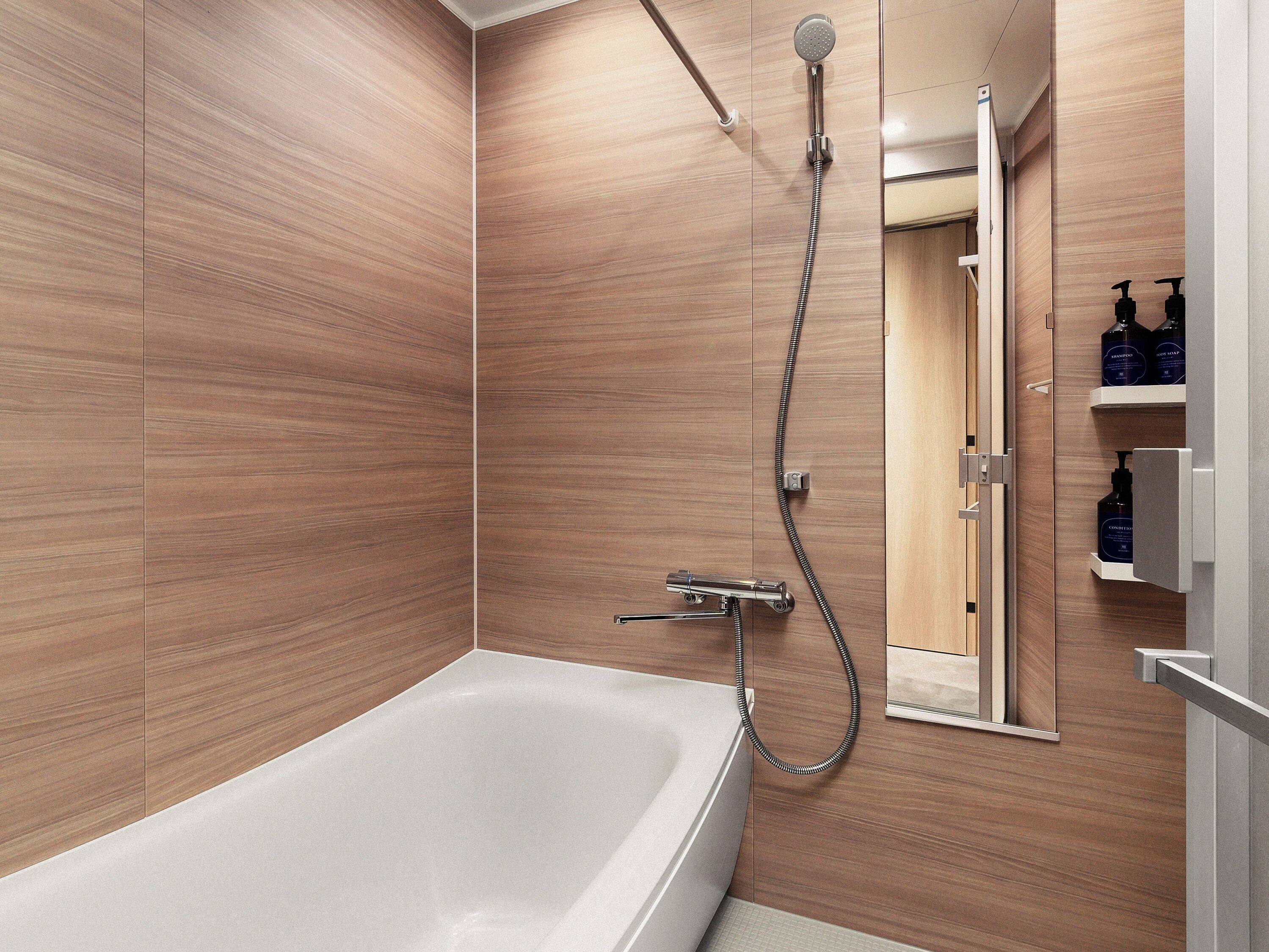 淋浴/盆浴组合、吹风机、电子马桶、毛巾