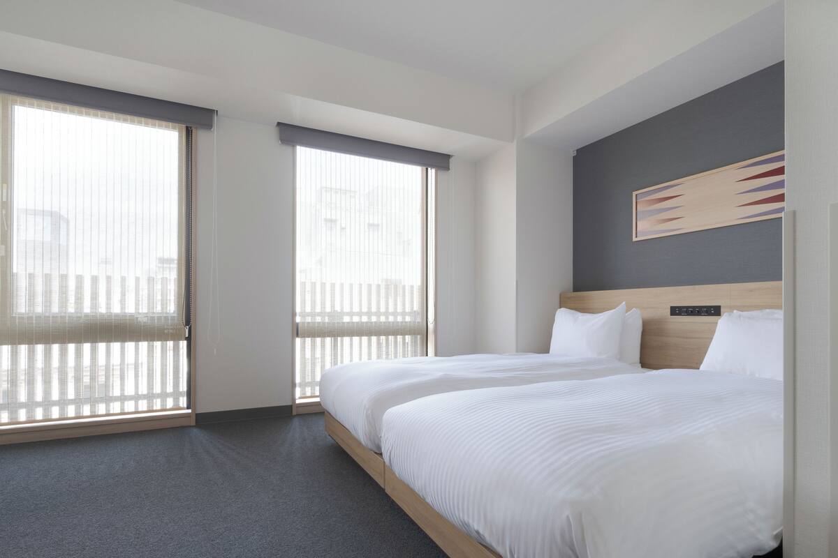 Familie appartement, niet-roken (Two-Bedroom) | Donzen dekbedden, een kluis op de kamer, gratis babybedden, gratis wifi