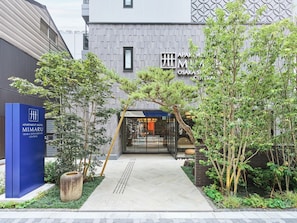 A modern building with a sign for 'Apartment Hotel Mimaru Osaka Shinsaibashi Central'.