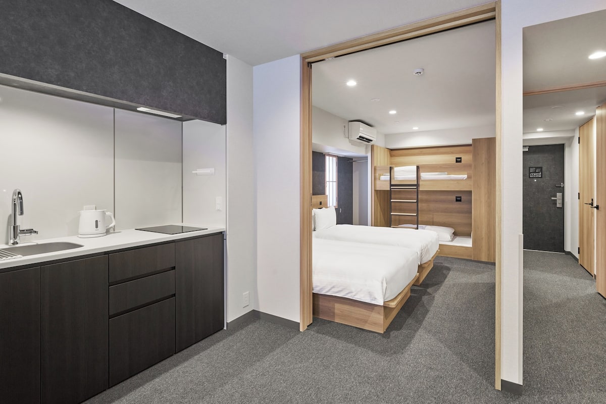 Căn hộ dành cho gia đình, không hút thuốc (Two-Bedroom) | Chăn bông, két bảo mật tại phòng, nôi (giường cho trẻ sơ sinh) miễn phí