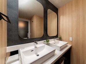 Kamer, niet-roken (Two-Bunkbed Apartment) | Badkamer