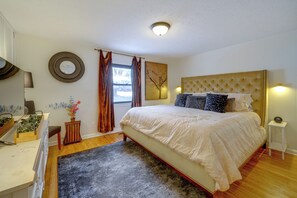 3 bedrooms, iron/ironing board, Internet, bed sheets - Walk to Dtwn Fayetteville: Family Home w/ Fire Pit (Fayetteville)