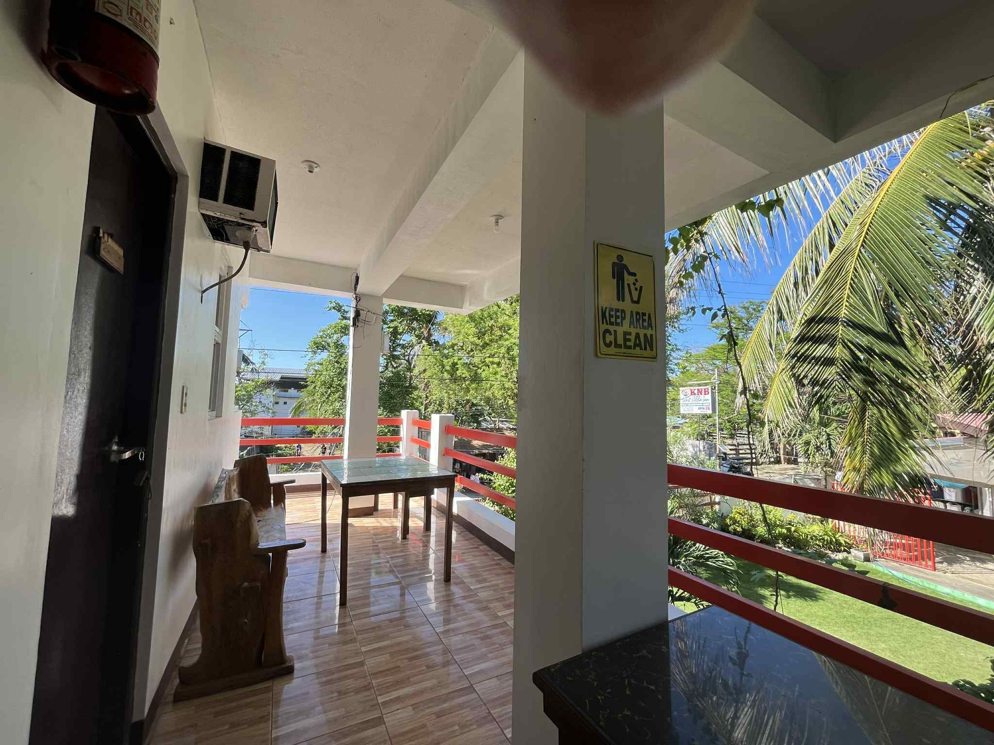 高级四人房 | 阳台