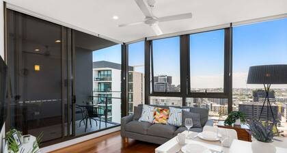 Urban Lifestyle 2BR Apt/ Convenient Location / Free Parking