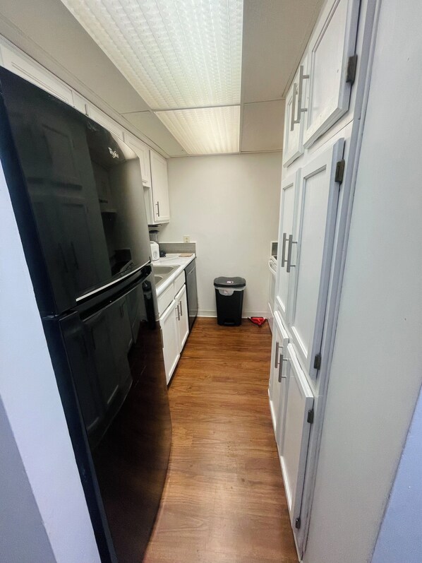 Private kitchen - Spacious2 - bedroom condo in tranquil (Reynoldsburg)