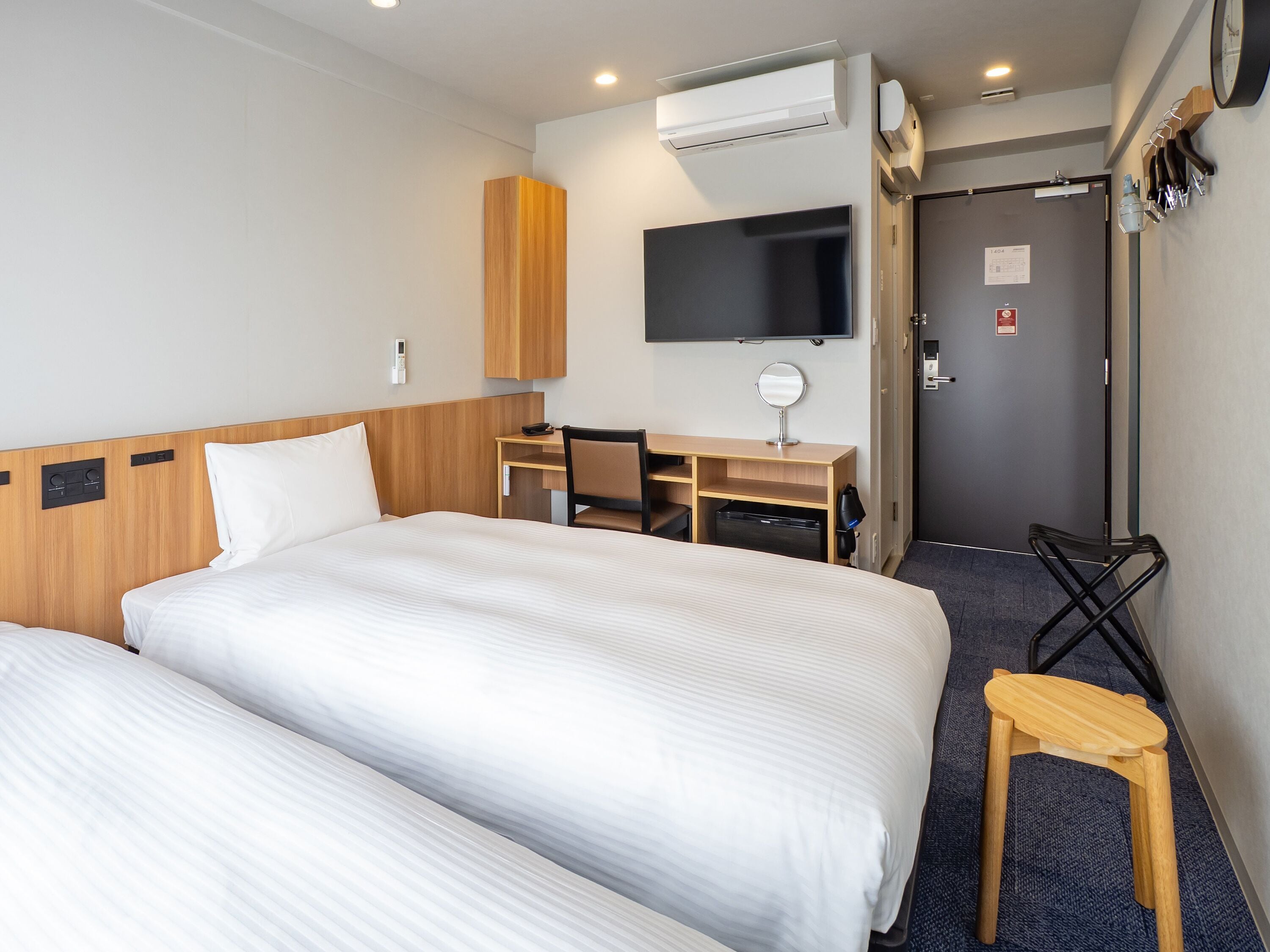 Laptop workspace, blackout curtains, iron/ironing board, free WiFi